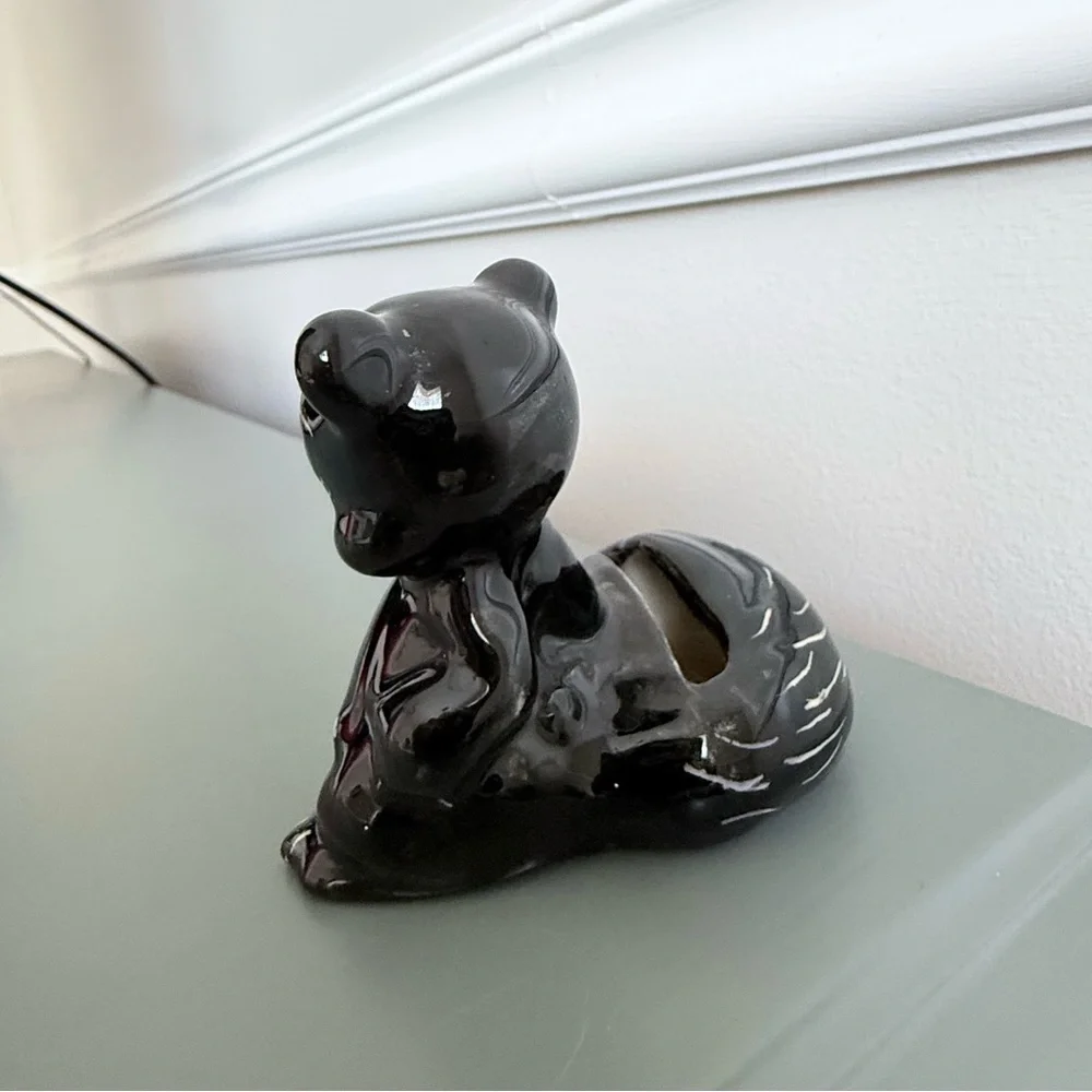 Vintage skunk with roses and slit in tail